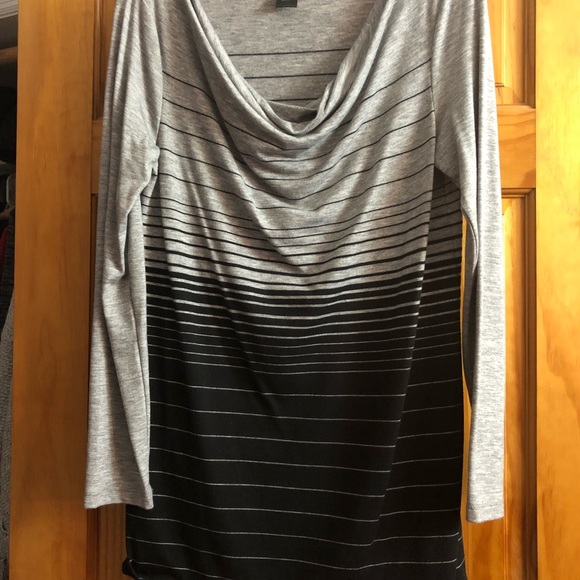 Dresses and shirts - Picture 8 of 8